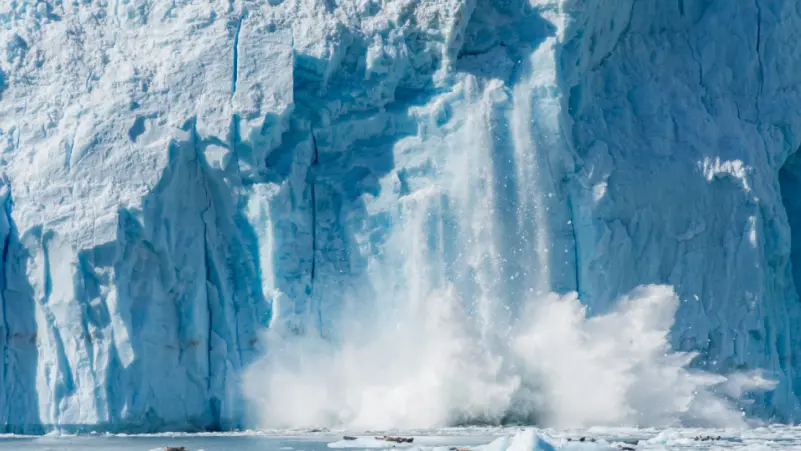 Glacier collapsing
