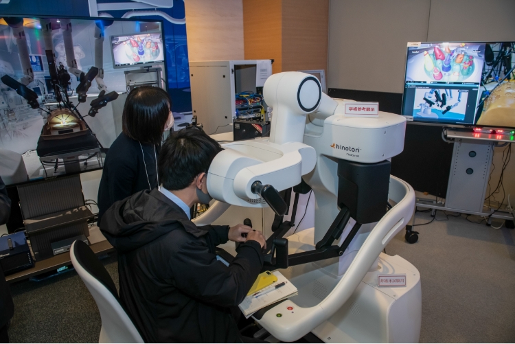 A man trying the robotic surgical system.