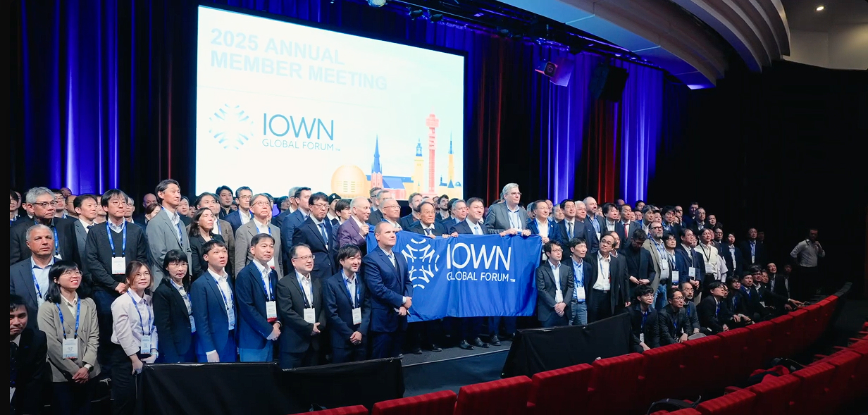 General pictures of IOWN Global Forum members at the end of an event